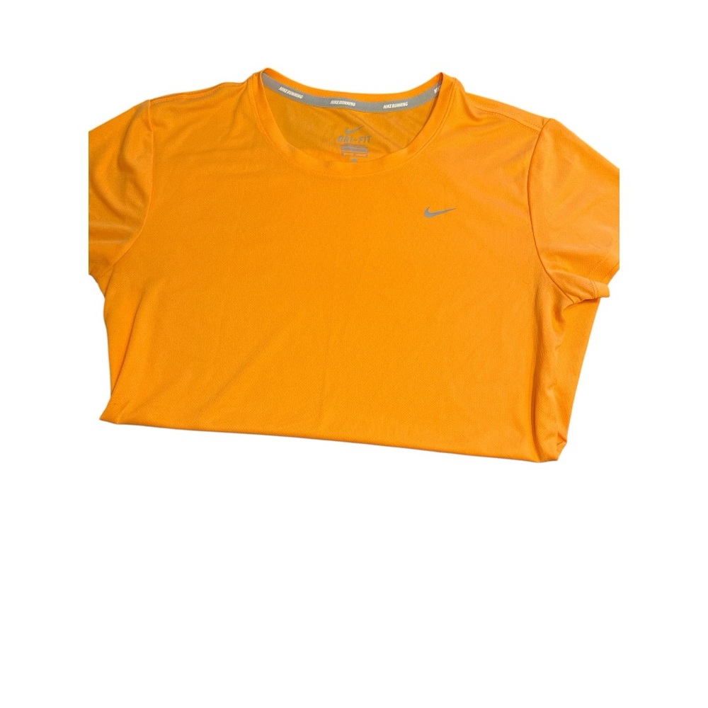 Nike Dri-FIT W Med running t-shirt is a moisture-wicking athletic top